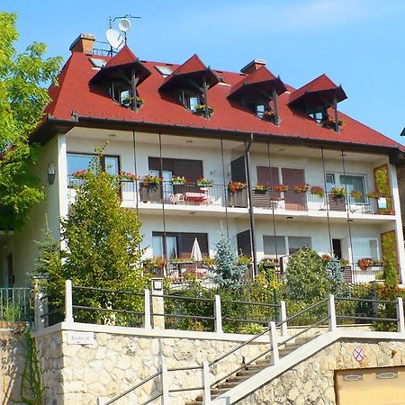 Mohacsi Guesthouse Budapeste Exterior foto